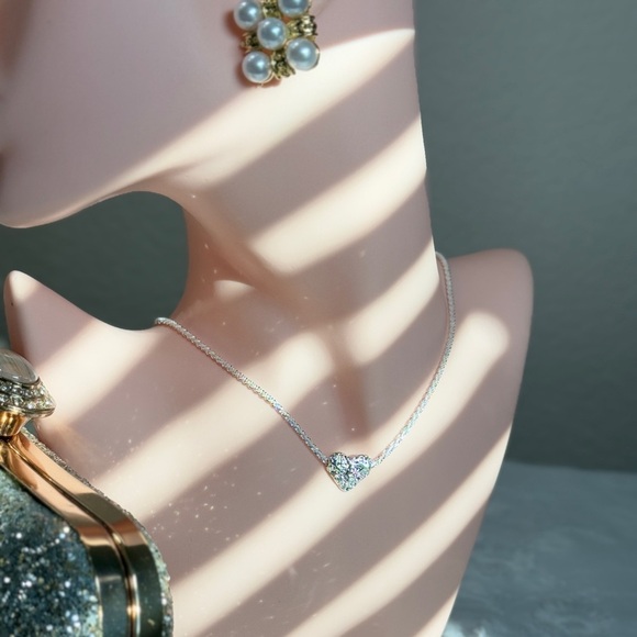 🤍 Elegant S925 Silver Heart Pendant Necklace 🤍 - Picture 9 of 10